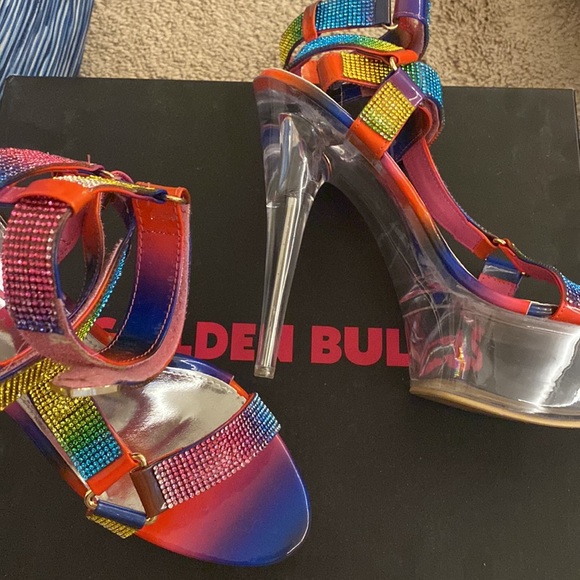 Golden Bulls Platform Heels - Picture 3 of 10